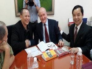 Các đối tác ký kết thỏa thuận hợp tác làm phim về Điệp viên hoàn hảo 